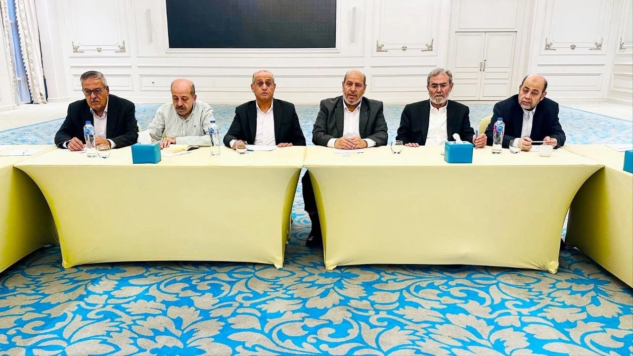 خليل الحية يطلع الفصائل على مستجدات مباحثات غزة والجهود السياسية الأخيرة